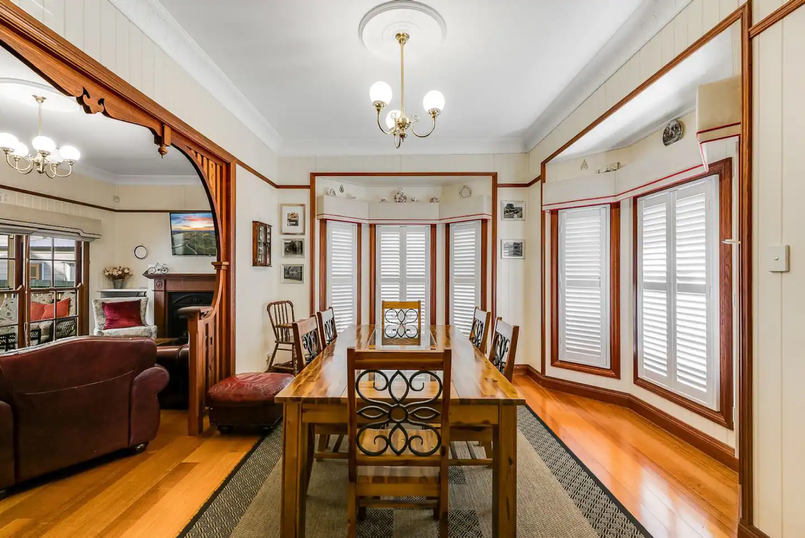 Cottage house classic and beautiful dining area