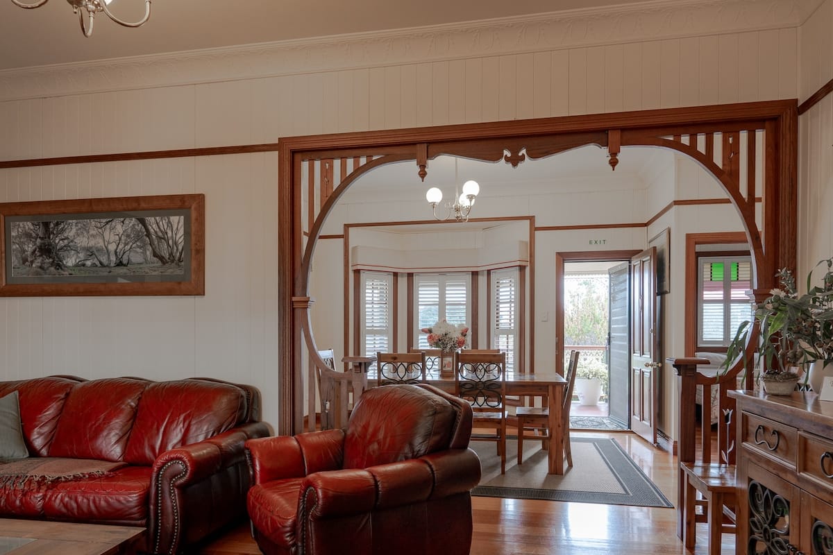 Cottage lounge with leather chesterfield